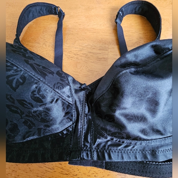 Black Silky Wireless, Unlined Womens Bra - Size 40D - Picture 3 of 6